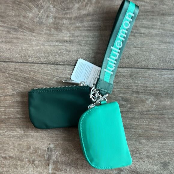 Lululemon Dual Pouch Wristlet Wordmark Legacy Green/Cascadia Green/White NWT - Picture 3 of 5